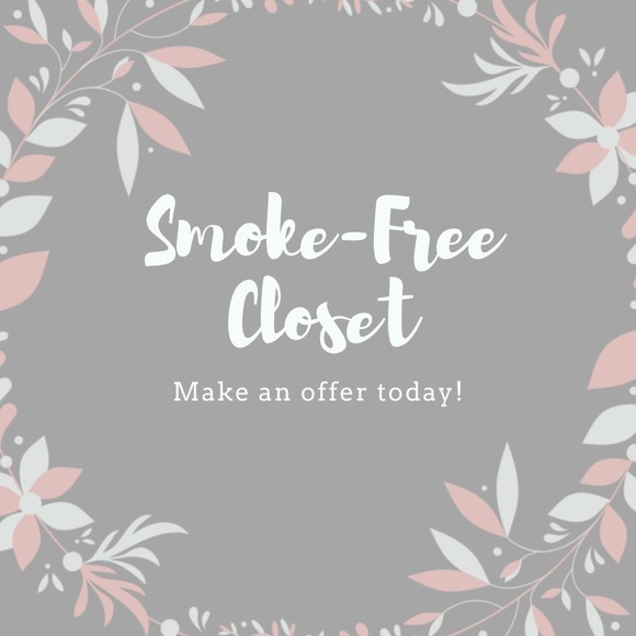 Closet Items come from pet/smoke-free home - Picture 1 of 1